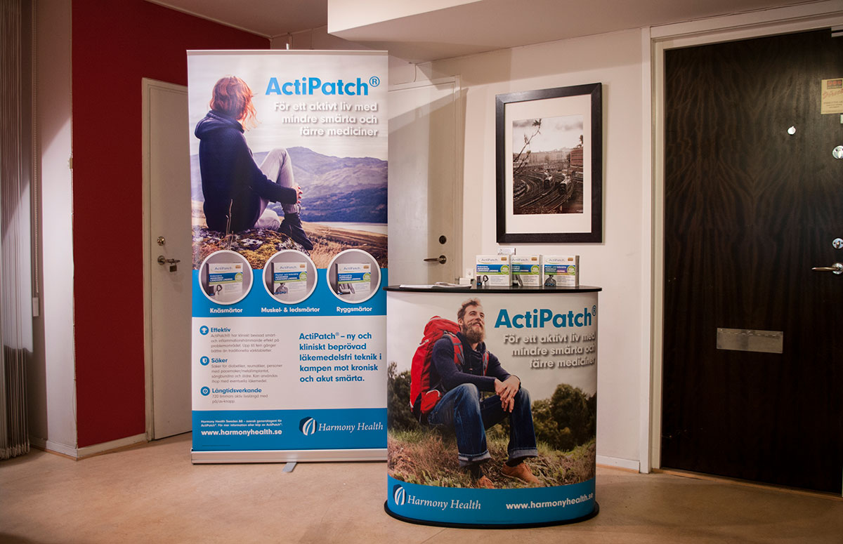 Minimonter med rollup, mässdisk och trycksaker till Harmony Health AB